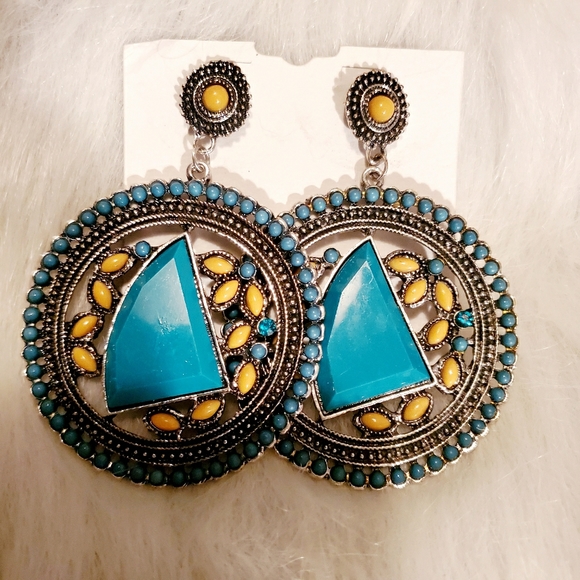 Earrings - Picture 2 of 4
